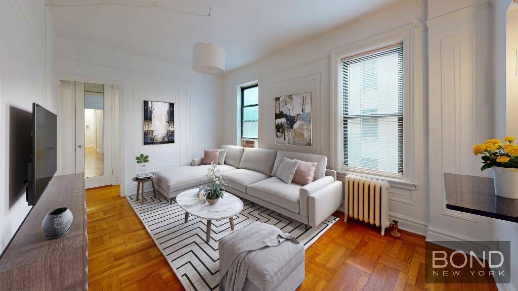 Located on the trendy border of Carnegie Hill and Upper East Side, this 4th floor apartment has a sunny disposition for live work with southern and northern exposure, high ceilings, ...