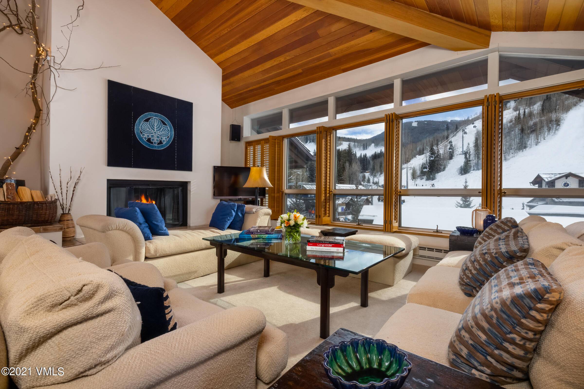 Rare opportunity to own in an exclusive and quiet building right at the base of Vail Mountain, mere steps to Gondola One and the shops and restaurants of Vail Village.