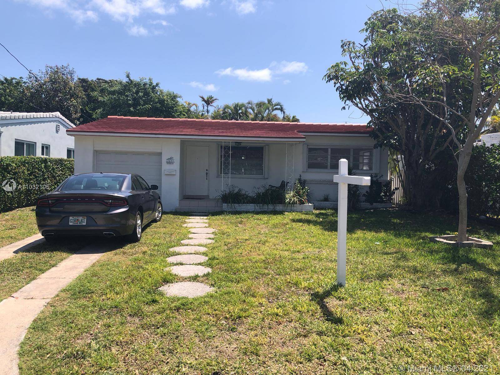 This property is located in beautiful Surfside, walking distance to beaches, restaurants, places of worship and Bal Harbor shops.