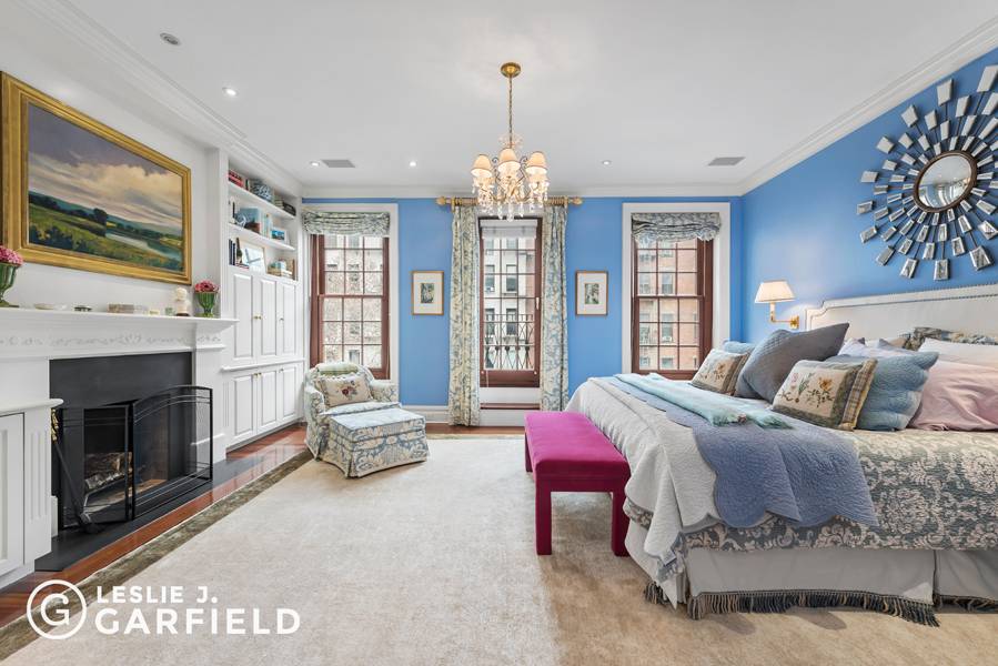 The historic and prestigious neighborhood of Yorkville provides the setting for this charming four story brownstone townhouse.