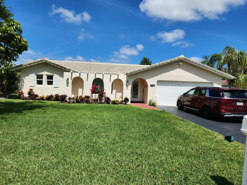 3 2 Pool home in Coral Springs with NO HOA.