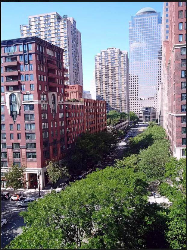 Please contact exclusive listing agent for showing anytimeLovely and large alcove studio facing the beautiful rector park in one of the best building in battery park.