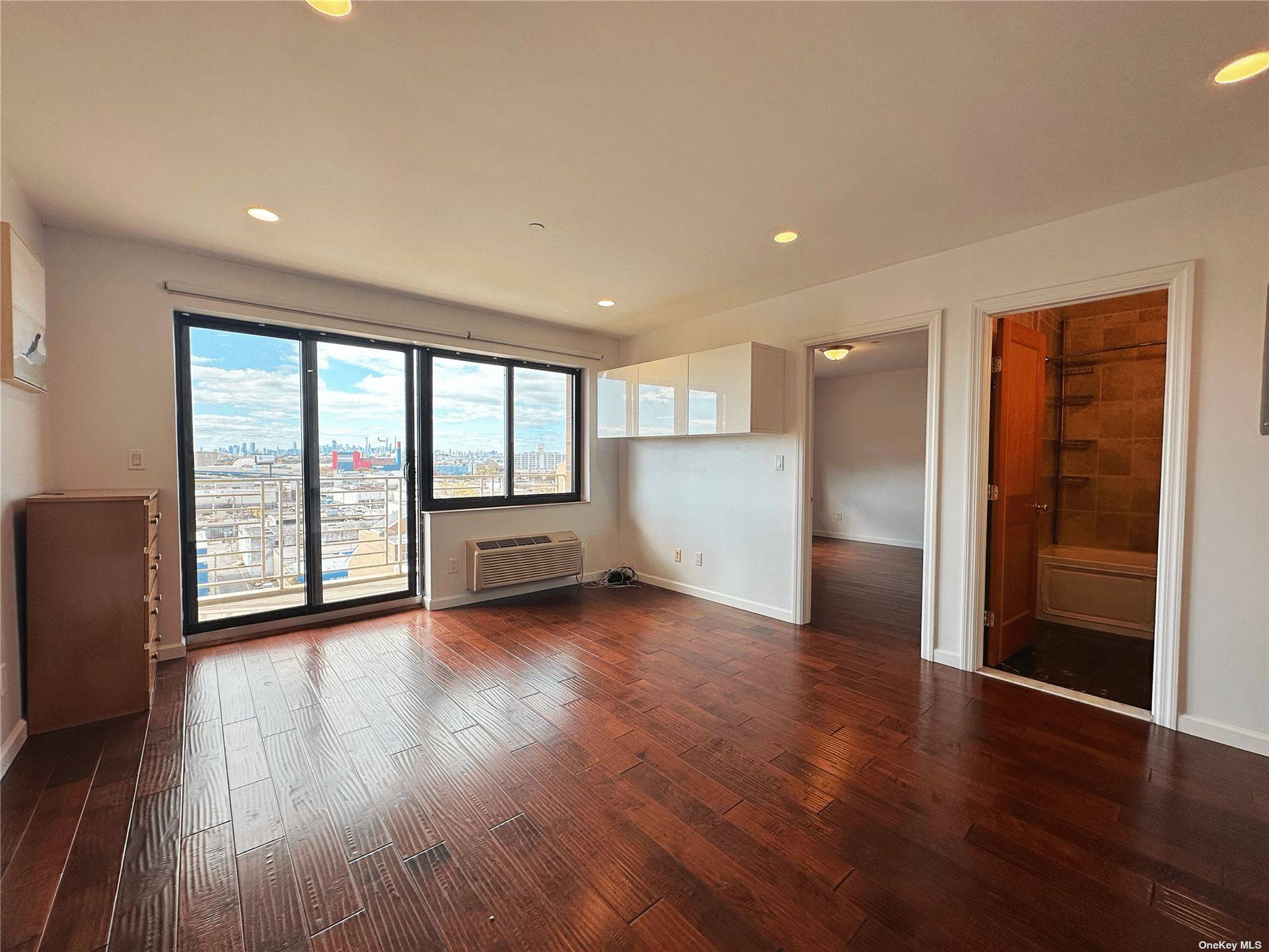 Welcome to Flushing's 2 bedroom and 2 bath condo on 8th floor.