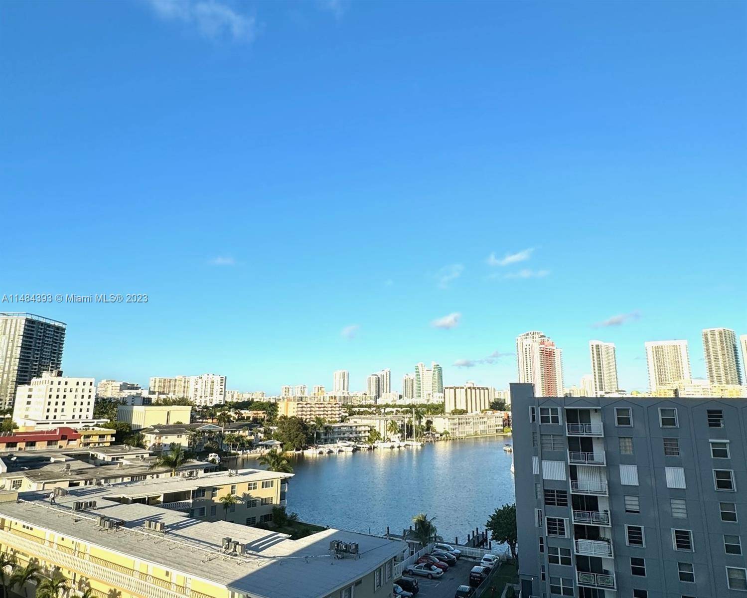 Amazing Location, waterfront living apartment spacious 2 2 split floor plan with panoramic water views.