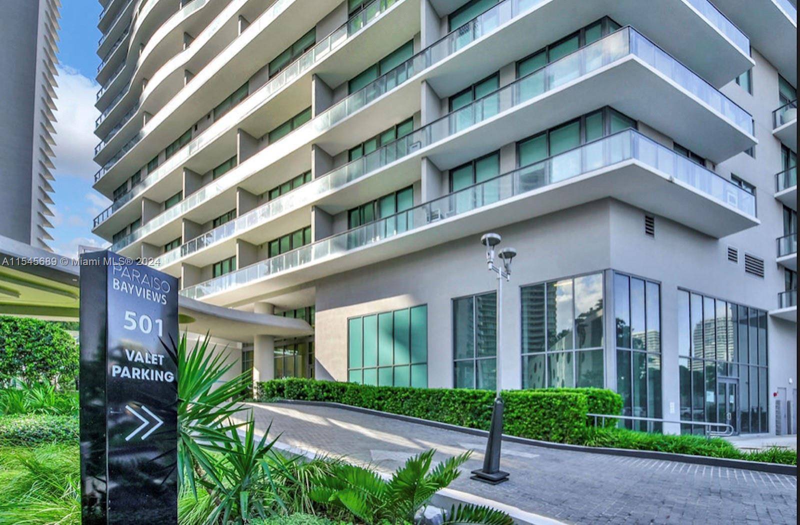 Paraiso Bayviews nice corner unit with 3 bedrooms 2 bathrooms with a gorgeous water bayviews of Biscayne Bay.