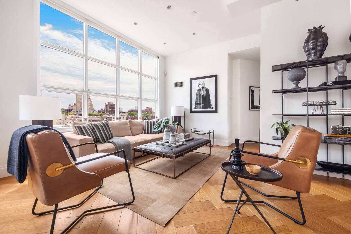 NO FEETWO MONTHS FREE ON AN 18 MONTH LEASEEnjoy DUMBO penthouse splendor in this spectacular full floor three bedroom, two bathroom condominium showplace with a private rooftop terrace.