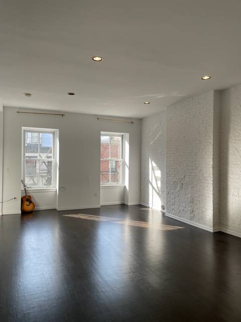 Renovated 1, 100 Sq Ft Duplex in 19th century Carriage House.