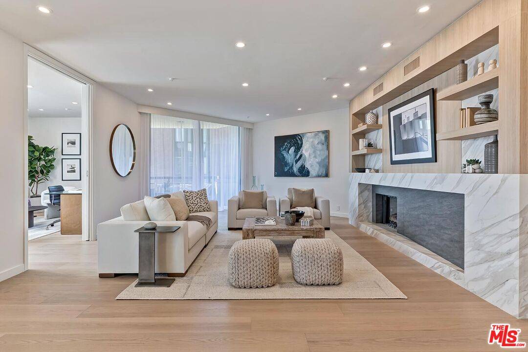 300  N Swall Dr 2BR Beverly Grove La