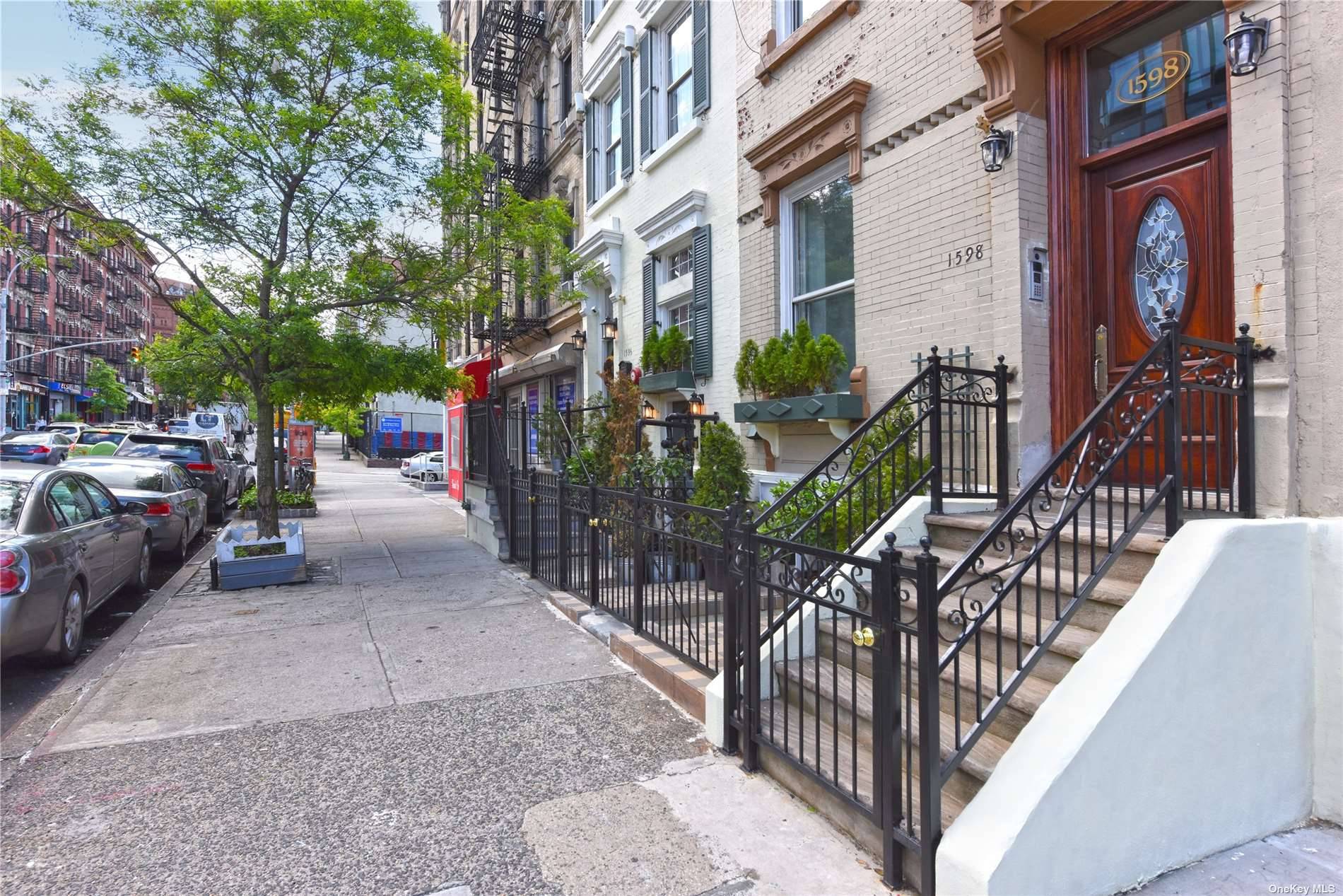 Great investment Opportunity 5 Families in Manhattan with Modern Newly renovated stainless appliances abd individuate AC and Heating Systems, Near Central Park with Quick Access to the uptown and downtown ...