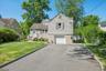 Front View/ Driveway