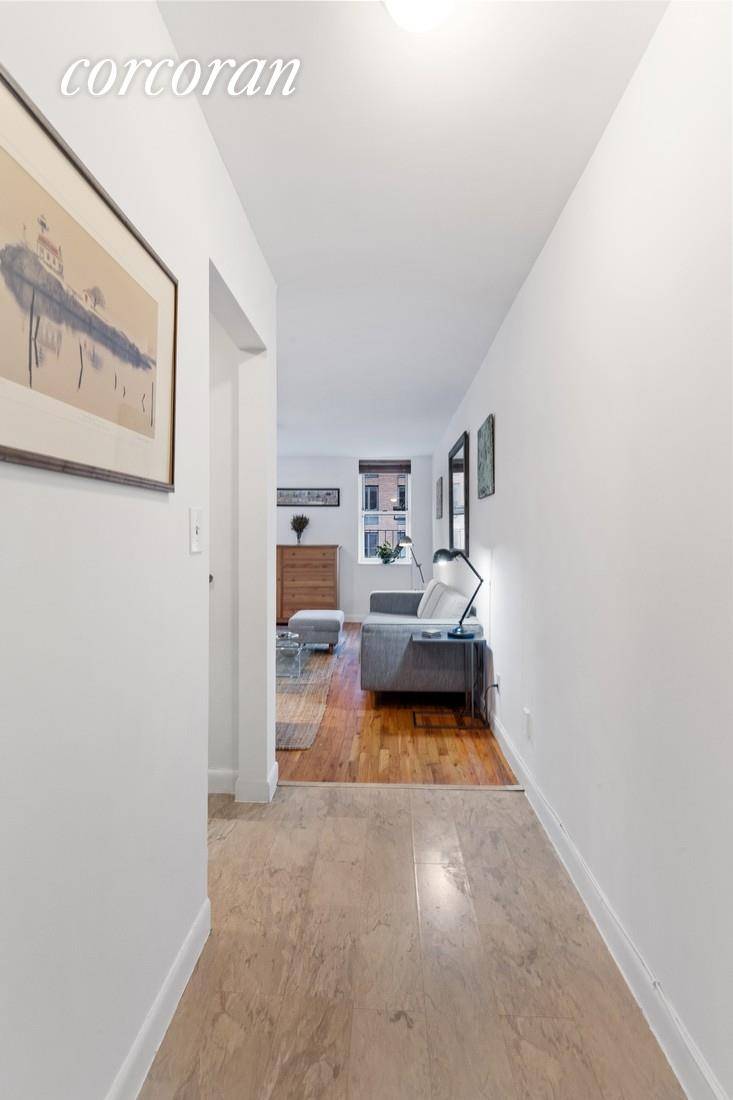 Have you been searching for that wonderful, spacious studio in Chelsea freshly painted and updated, that is in move in condition ?