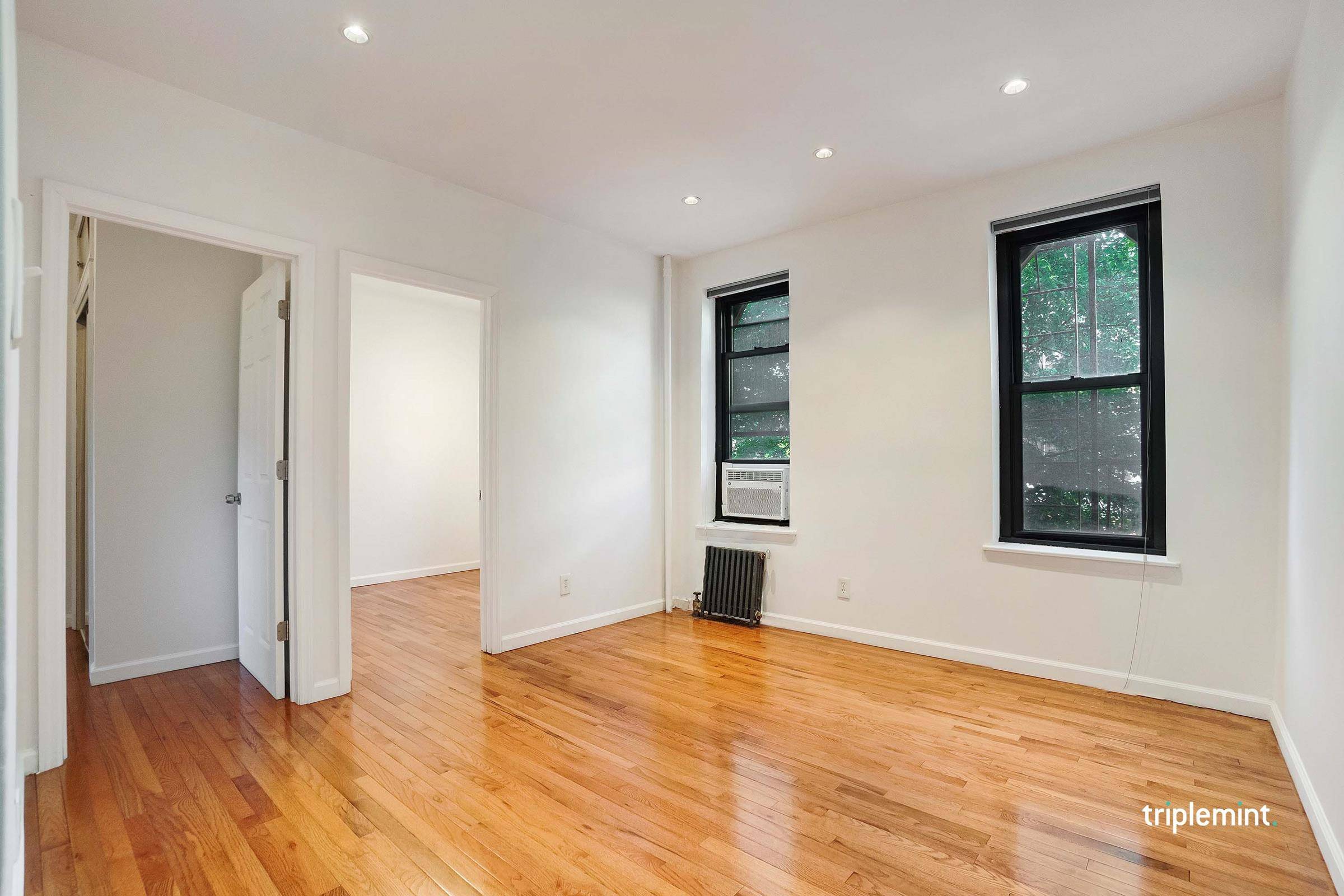 Welcome Home ! This beautiful fully renovated 2 bed 1 bath has hardwood floors throughout.