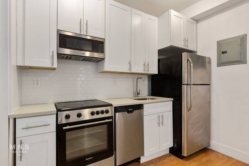 Beautiful 3 Bedroom Apartment Now Available in Flatbush !