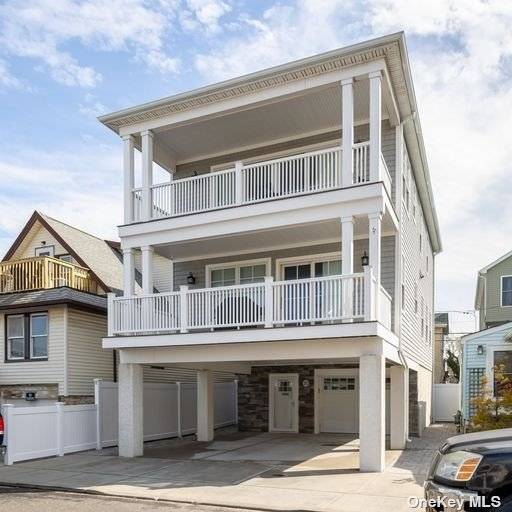 SPECTACULAR 3BR, 2. 5 BATH NEWLY CONSTRUCTED OCEANVIEW WESTERN EXPOSURE 2 SUN FILLED DECKS 5 HOUSES FROM OCEAN BEACH WIDE BLOCK BEACHSIDE PRIVATE COVERED MULTI CAR DRIVEWAY OPEN CONTEMPORARY LAYOUT ...