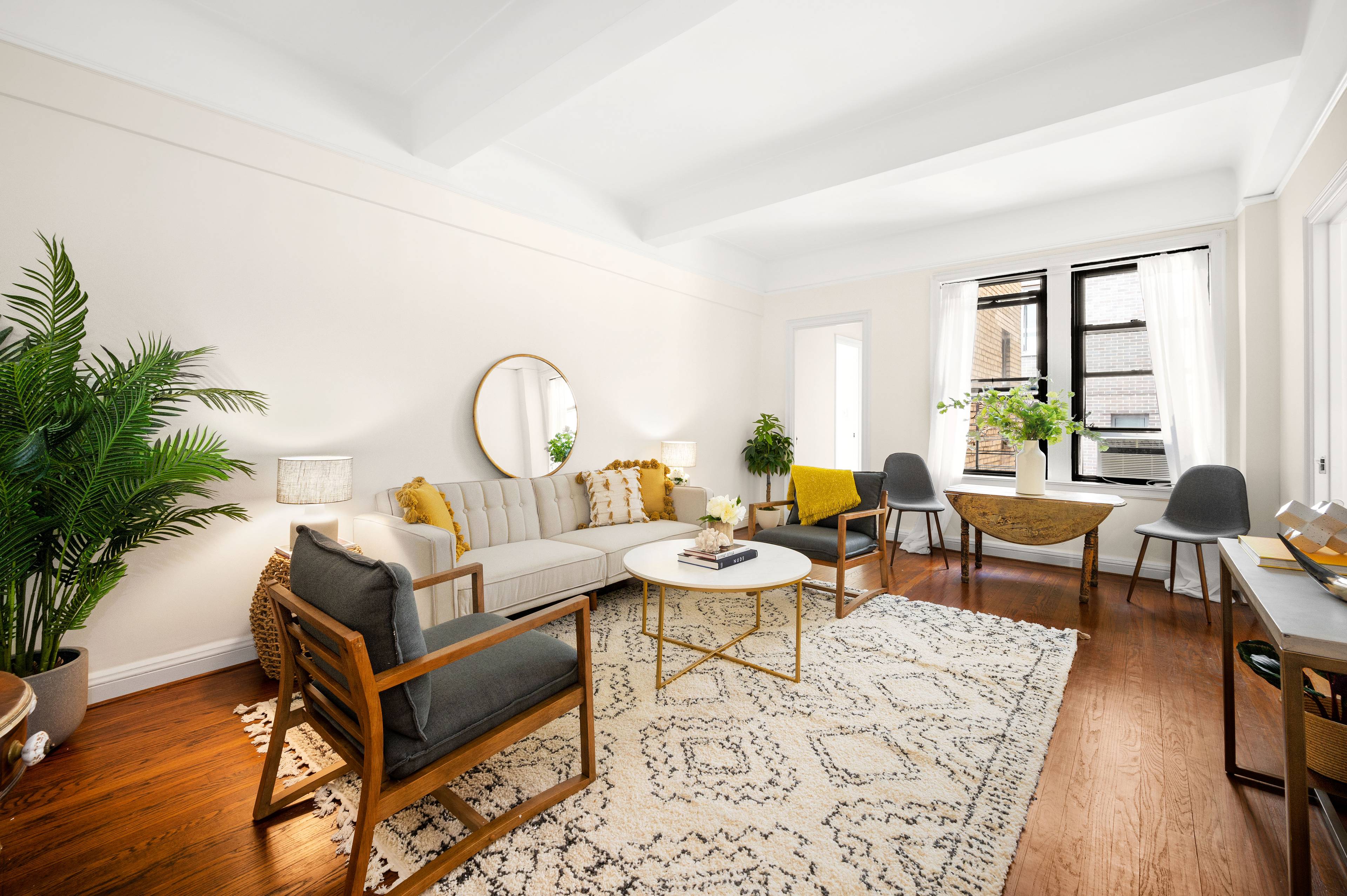 Welcome home to this sophisticated one bedroom, one bath Upper East Side pre war co op apartment in a full service building.