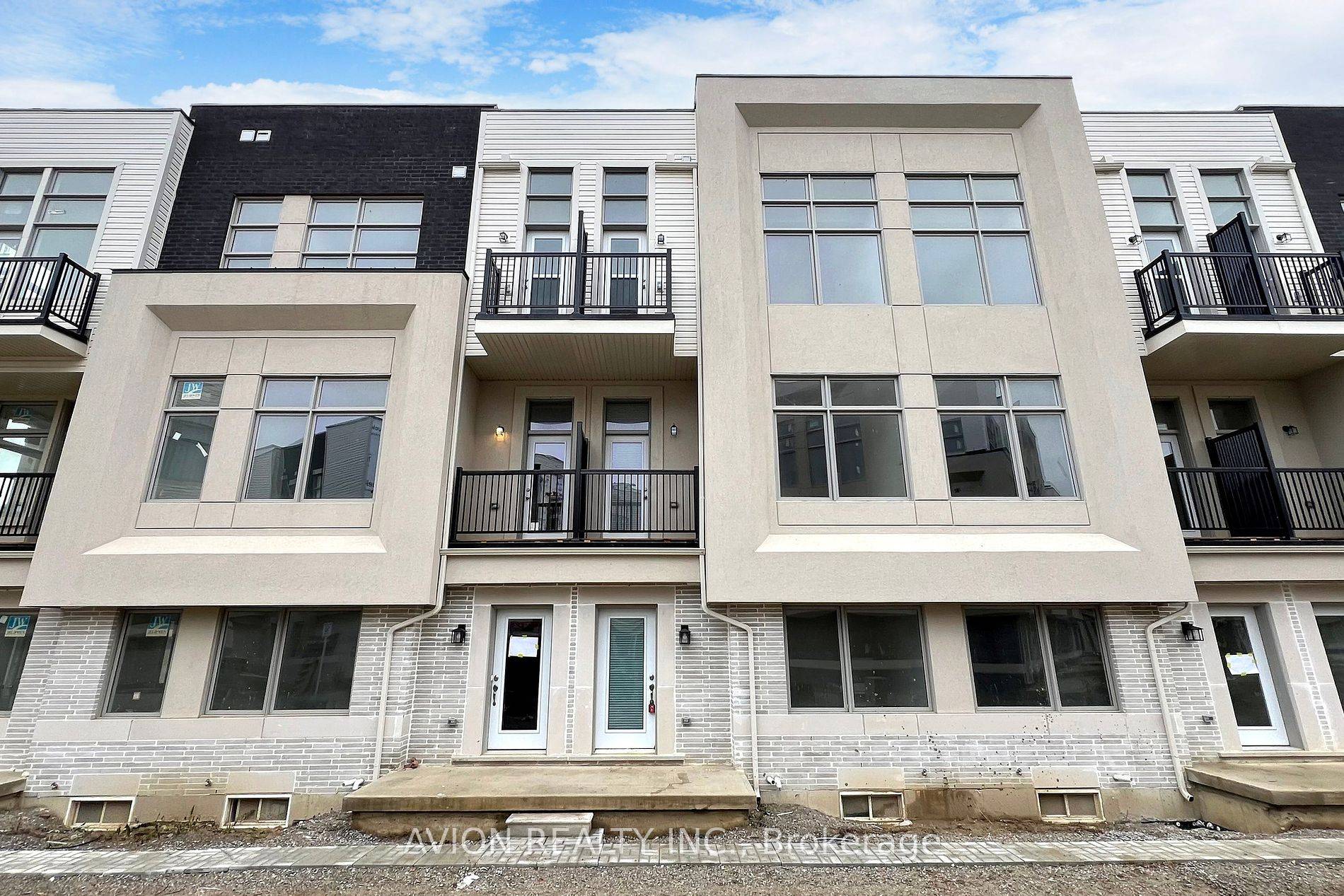 Brand New never lived luxury townhouse with Spacious 4 bed 4 bath, 10ft ceiling, open concept kitchen with modern design.