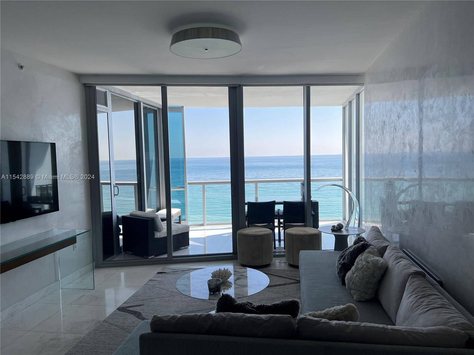 As you enter this apt, your eyes are immediately drawn to the stunning panoramic view of the sea.