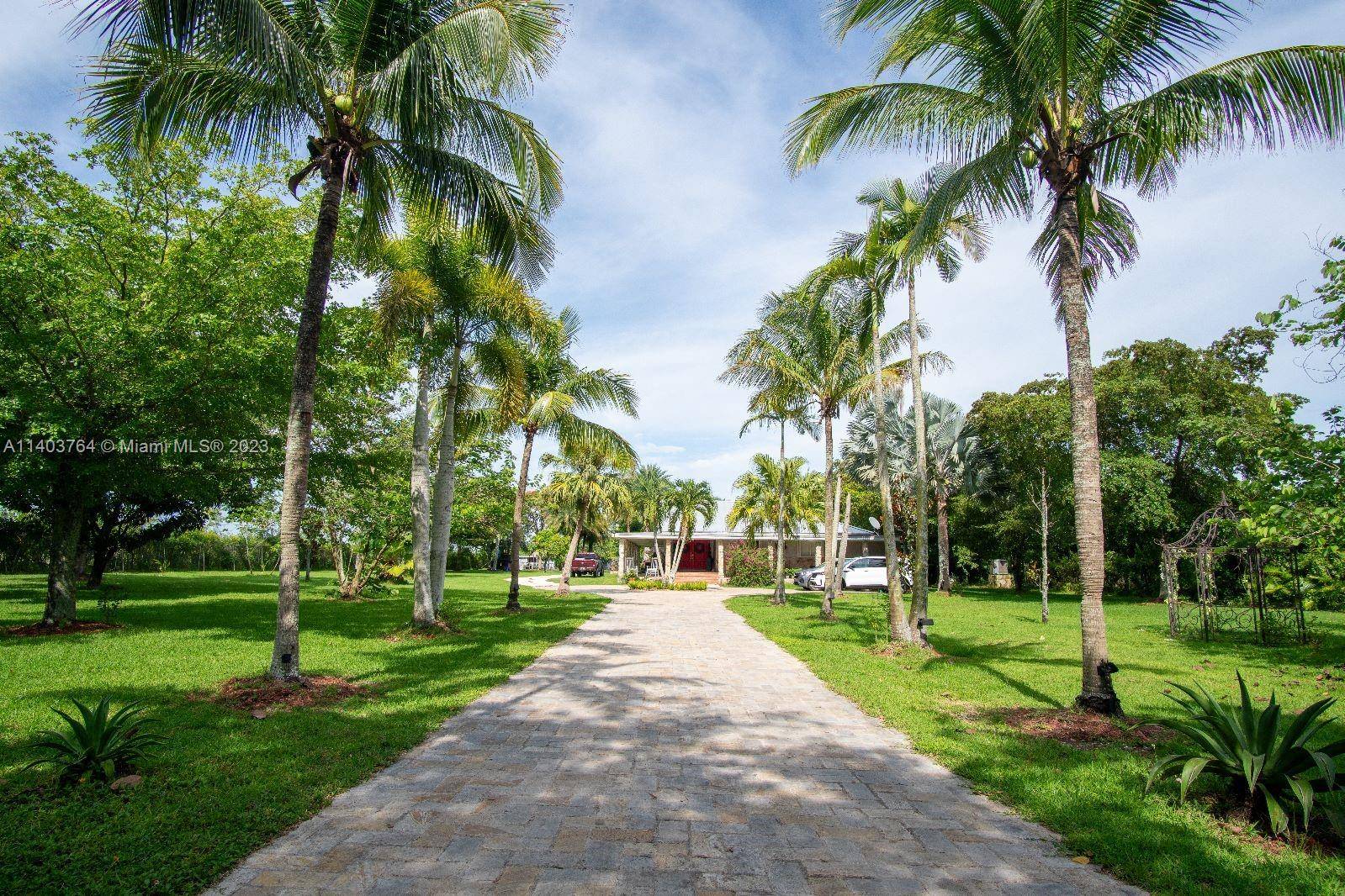 A truly lush tropical oasis, entirely secluded, you could call home today !