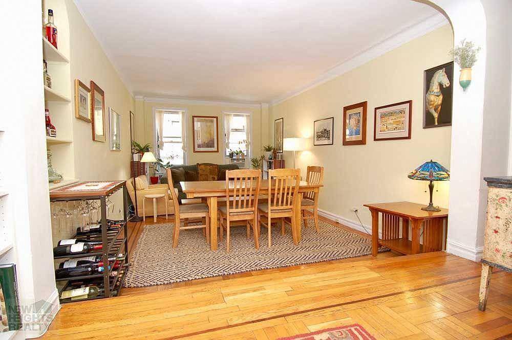 Sweet 2BR in lovely Pre war apartment building opposite Inwood Park.