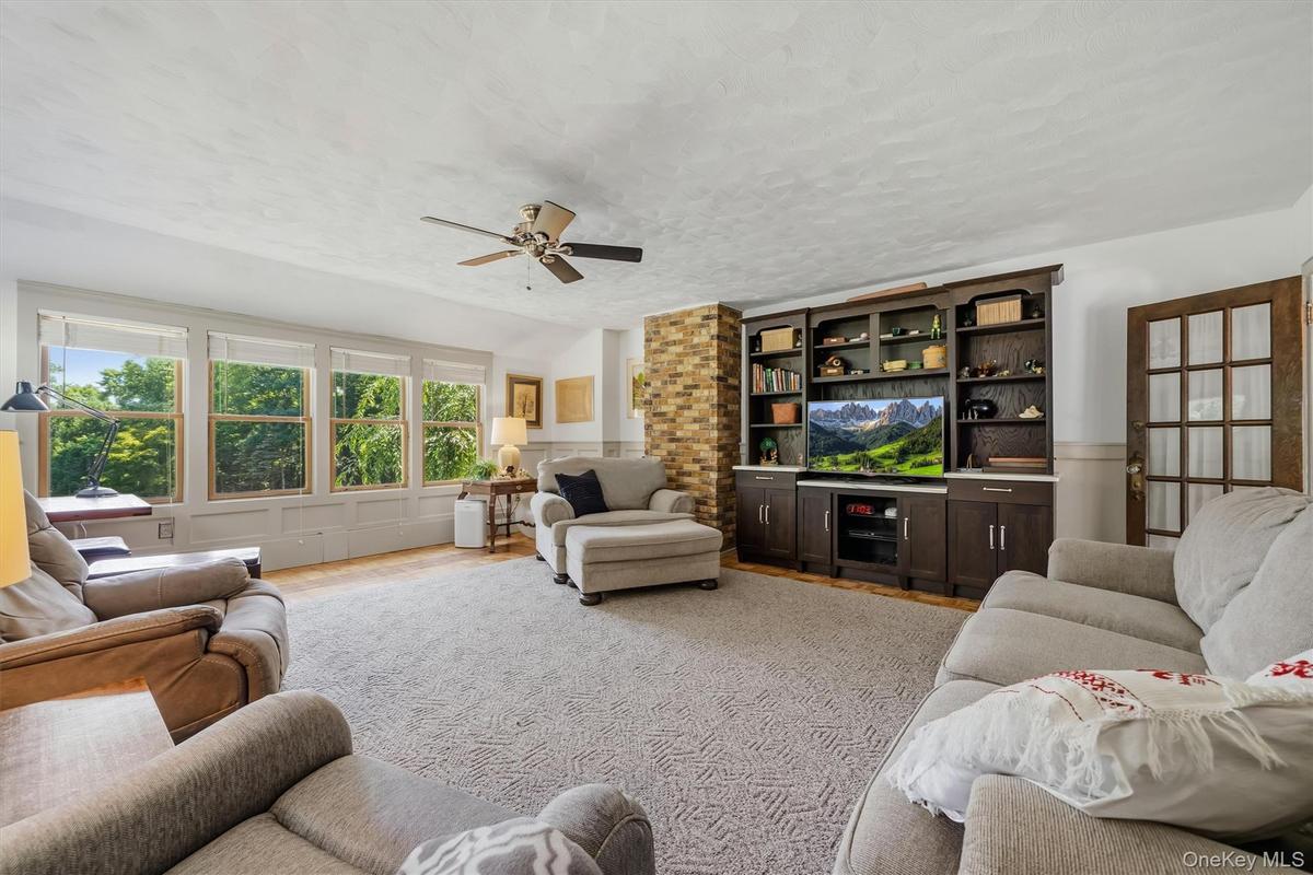 127 Hill Rd Family Room