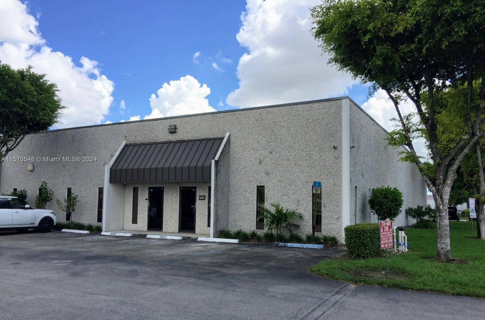 Excellent 5, 472 sq ft office warehouse flex space available for lease NNN.