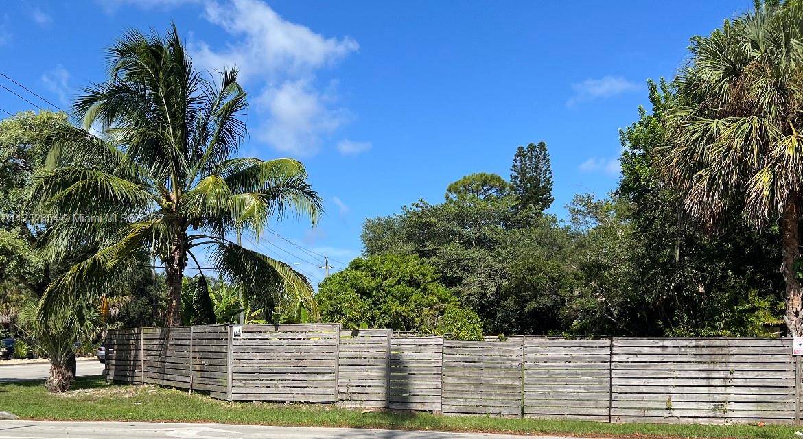 Location ! Location ! Explore all of your options with this great prime residential development opportunity in the heart of FORT LAUDERDALE.
