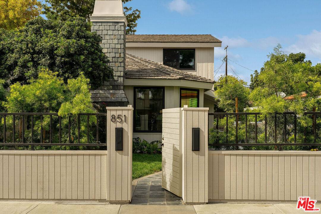 851   Dickson St 4BR Marina Del Rey La