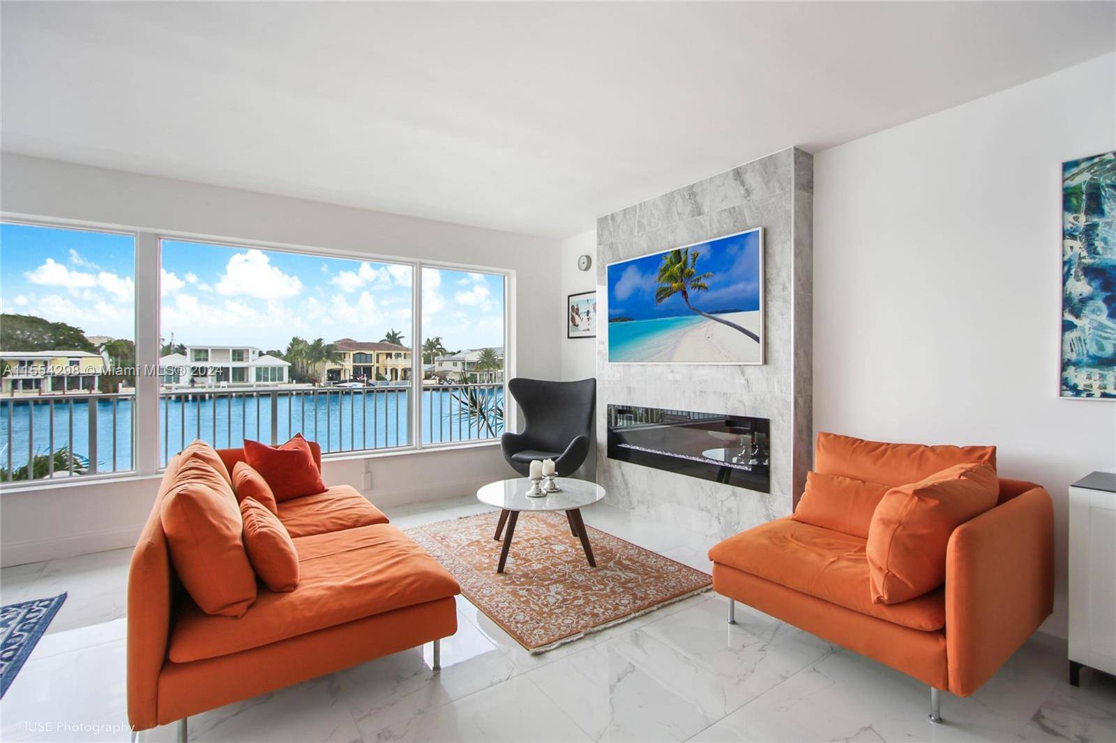 Introducing this luxurious waterfront retreat at the tip of the Isle of Venice peninsula !