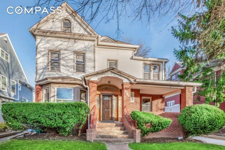 Move right into this lovely, large and wonderfully situated home in the heart of Ditmas !