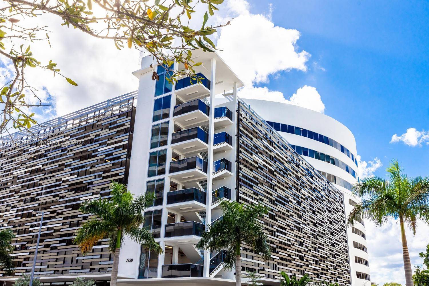 Aventura ParkSquare offers spacious offices in a brand New Class A Medical Office Building located in the heart of Aventura.