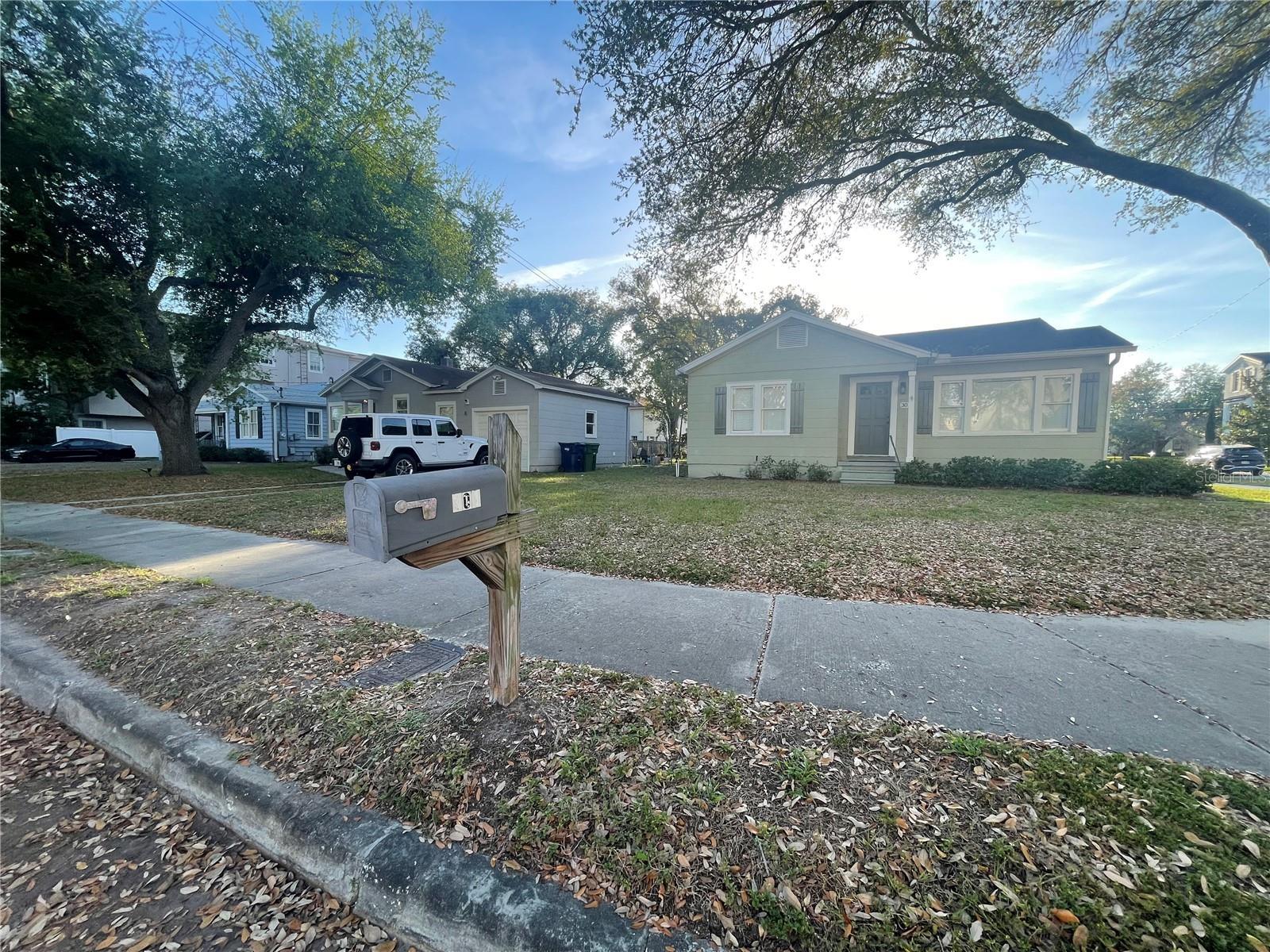 305, 303, 301, S Audubon houses