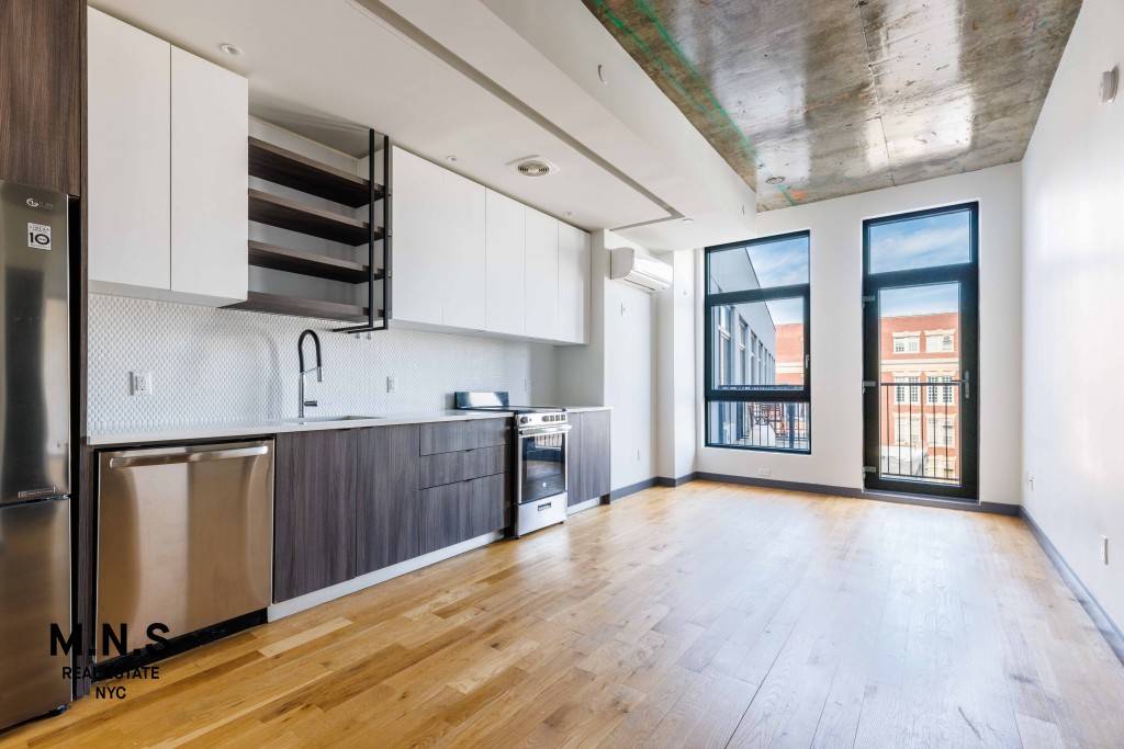Beautiful 2 Bedroom Apartment Available 10 5 in the heart of Bushwick No Fee !
