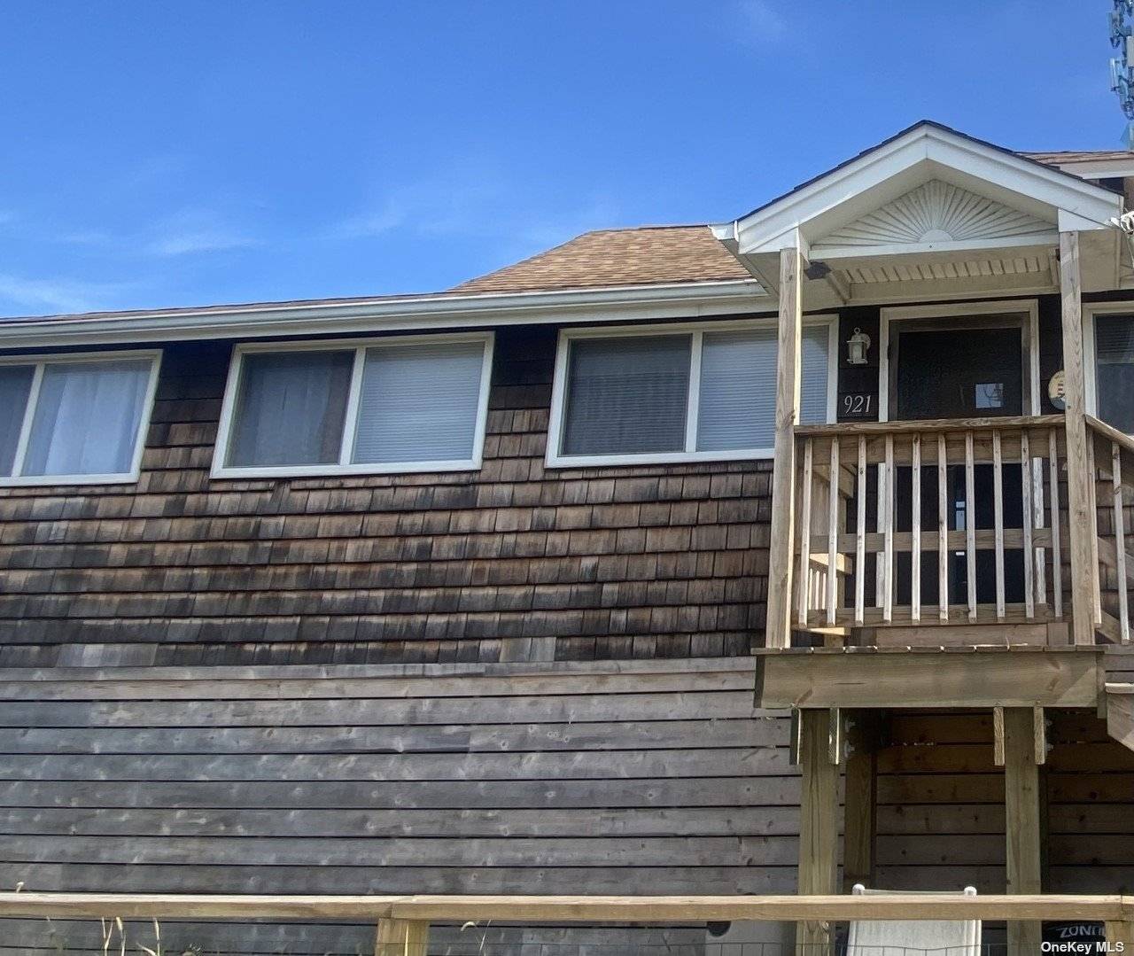 Great Rental ! Close To Town, Brand New Large Private Deck amp ; Two Door amp ; Outdoor Shower.
