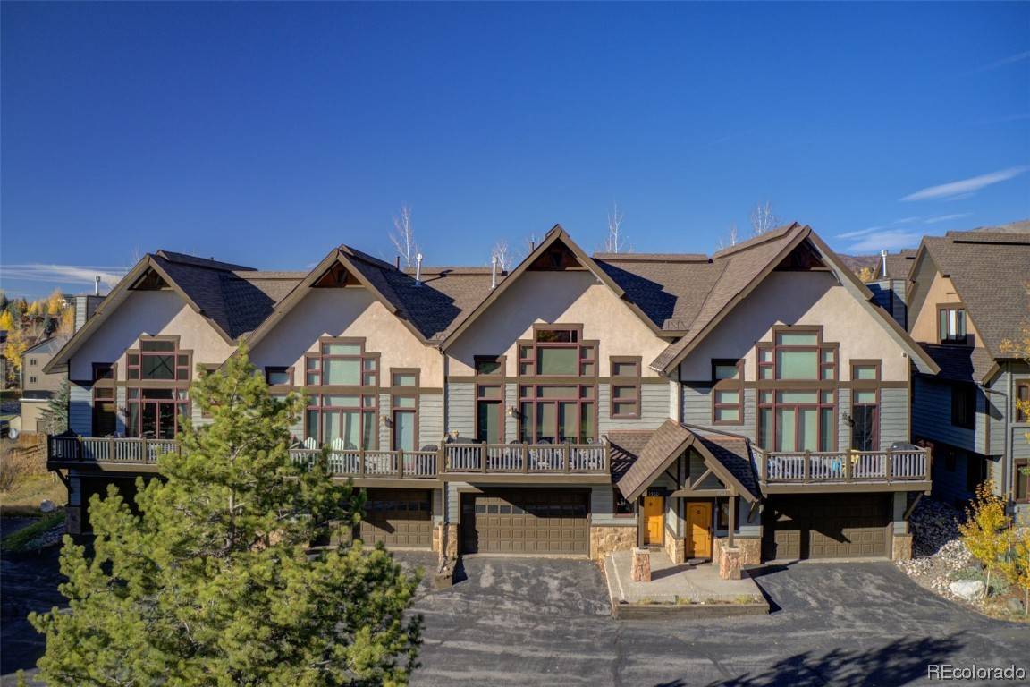 Welcome to Alpine Vista Townhome 4, this lovely 4 bedroom, 4.