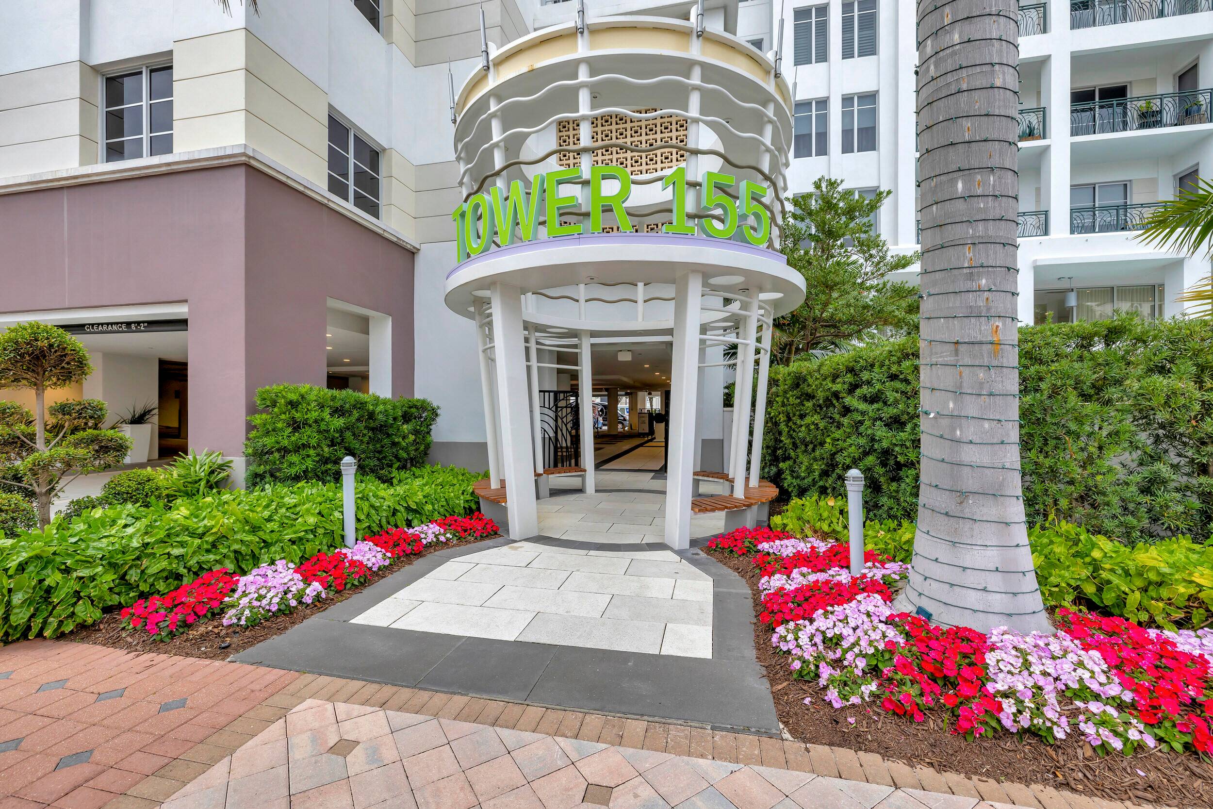 If you have been searching for new ultra luxury living in downtown Boca with direct ocean views from this corner unit, Tower 155 is the place for you.