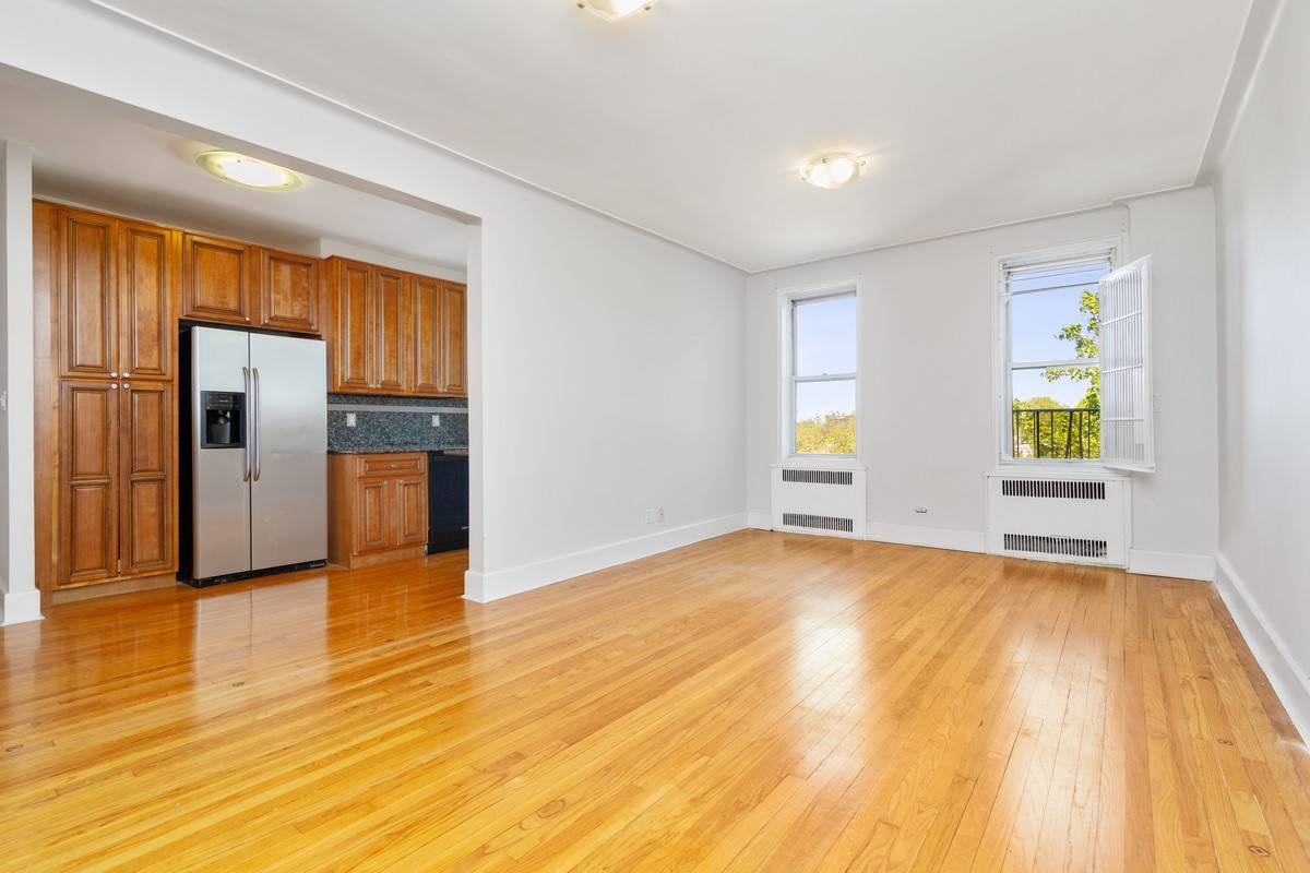 Welcome home to this beautiful tastefully renovated and appointed huge one bedroom apartment.