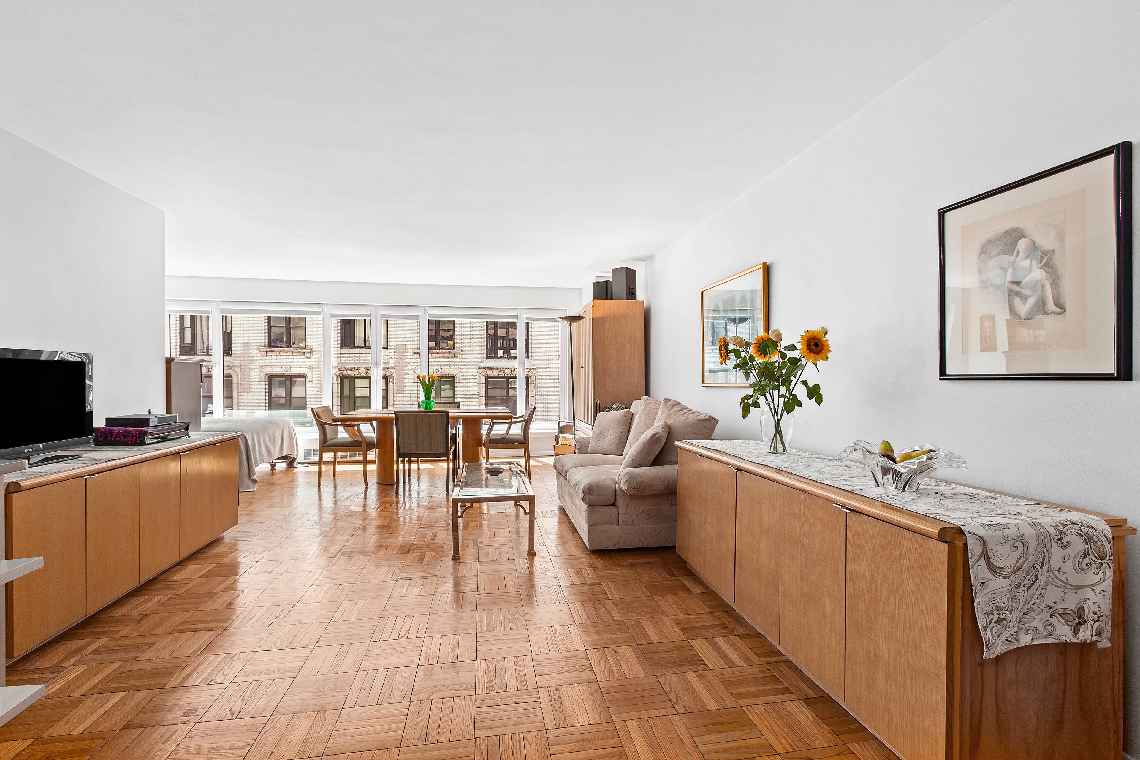 Live in the prestigious neighborhood of Central Park South !