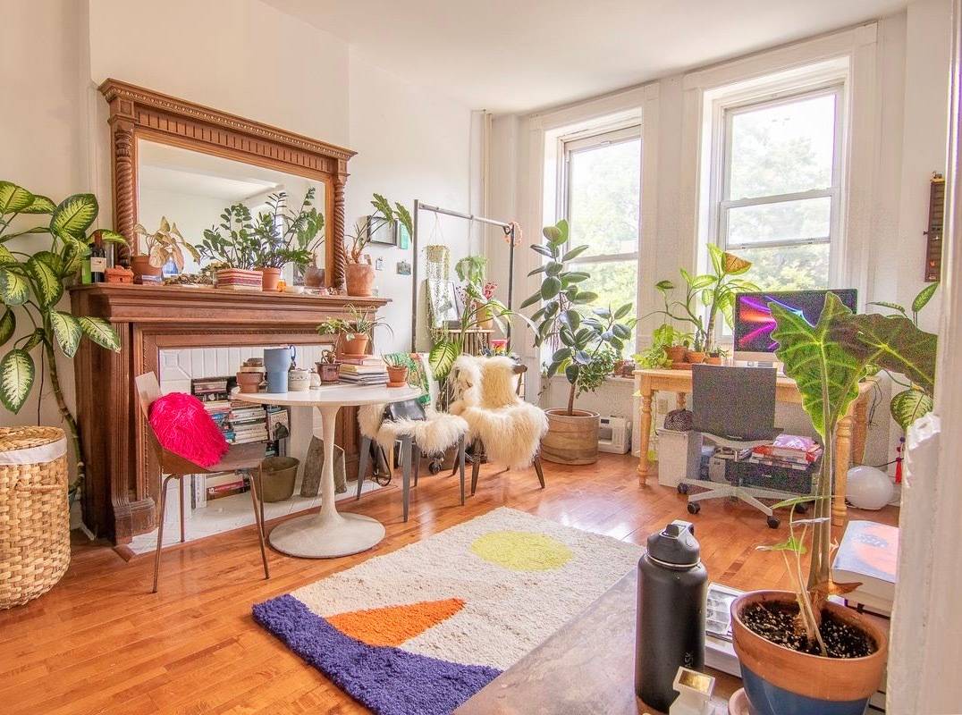 NO FEE. DUPLEX BROWNSTONE APARTMENT IN BEAUTIFUL BED STUY !