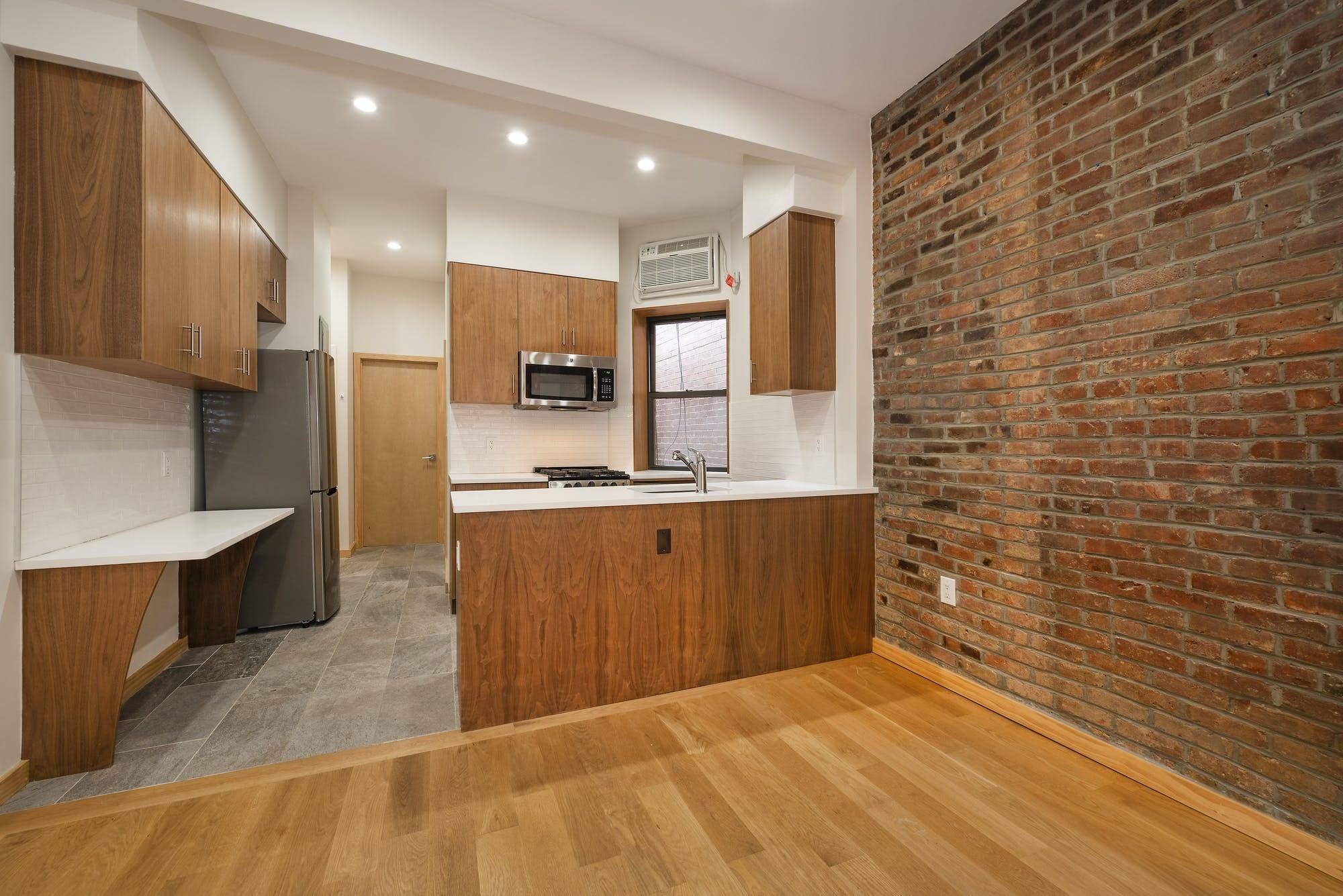 98 Suffolk Street, Apartment 4E between Rivington and Delancey Street NEWLY RENOVATED 2 BEDROOM APARTMENT a PRIVATE LAYOUT a LAUNDRY IN BUILDING PRIME LES LOCATION !