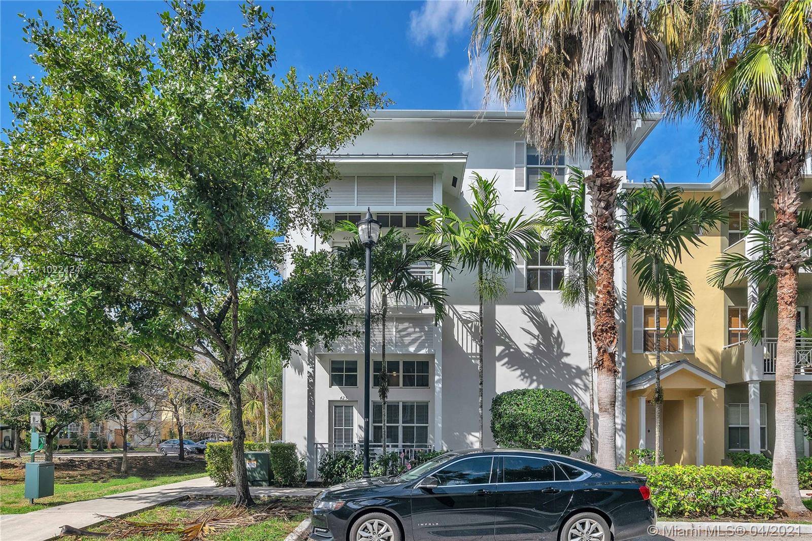 Recently remodeled 3 2, spacious, 1921 sqf, bright, open concept townhome with ultra high ceilings in the heart of Historic Sailboat Bend, Fort Lauderdale.