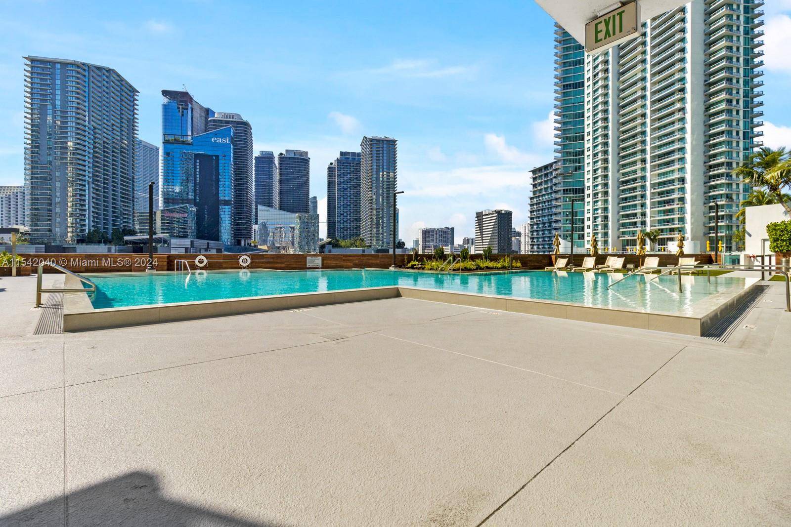 A spectacular NE Miami views, updated Penthouse level condo 40th floor for lease.