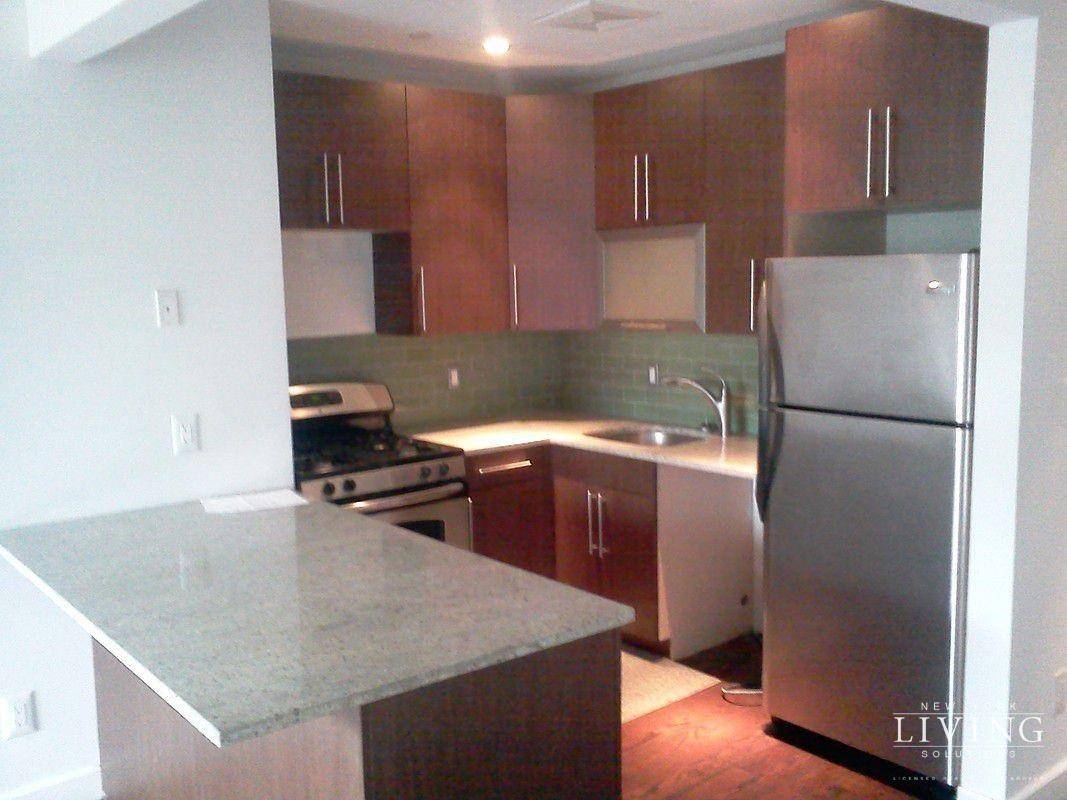 LUXURY 3 BEDROOM CONDO APARTMENT FOR RENT IN ASTORIA NEWLY CONSTRUCTED BUILDING DUPLEX 2 FULL BATHROOMS WITH JACUZZI JETS AND GRANITE SINK COUNTER TOPS.