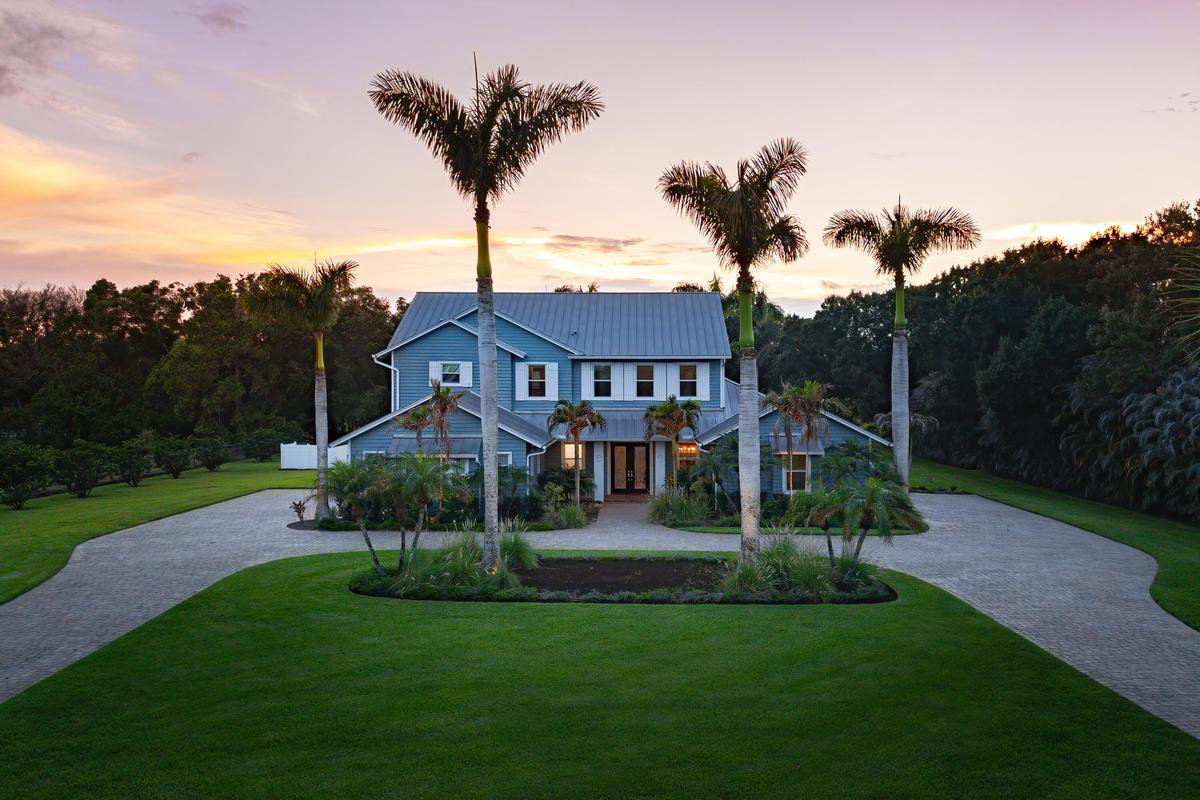Welcome to 2952 SW Buena Vista Dr in Stuart West