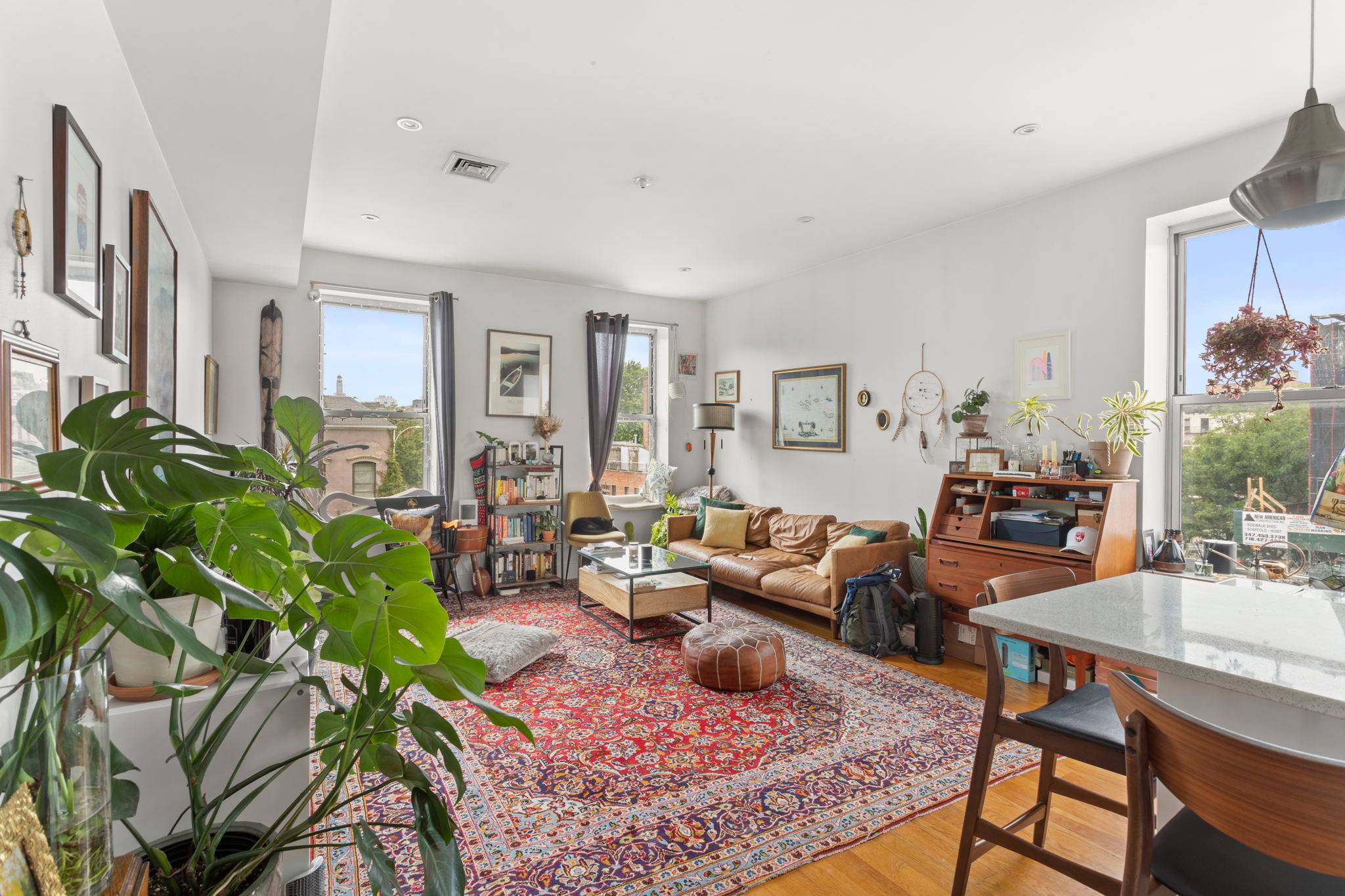 Bright and sunny 2 bed, 2 bath on the Clinton Hill BedStuy border !