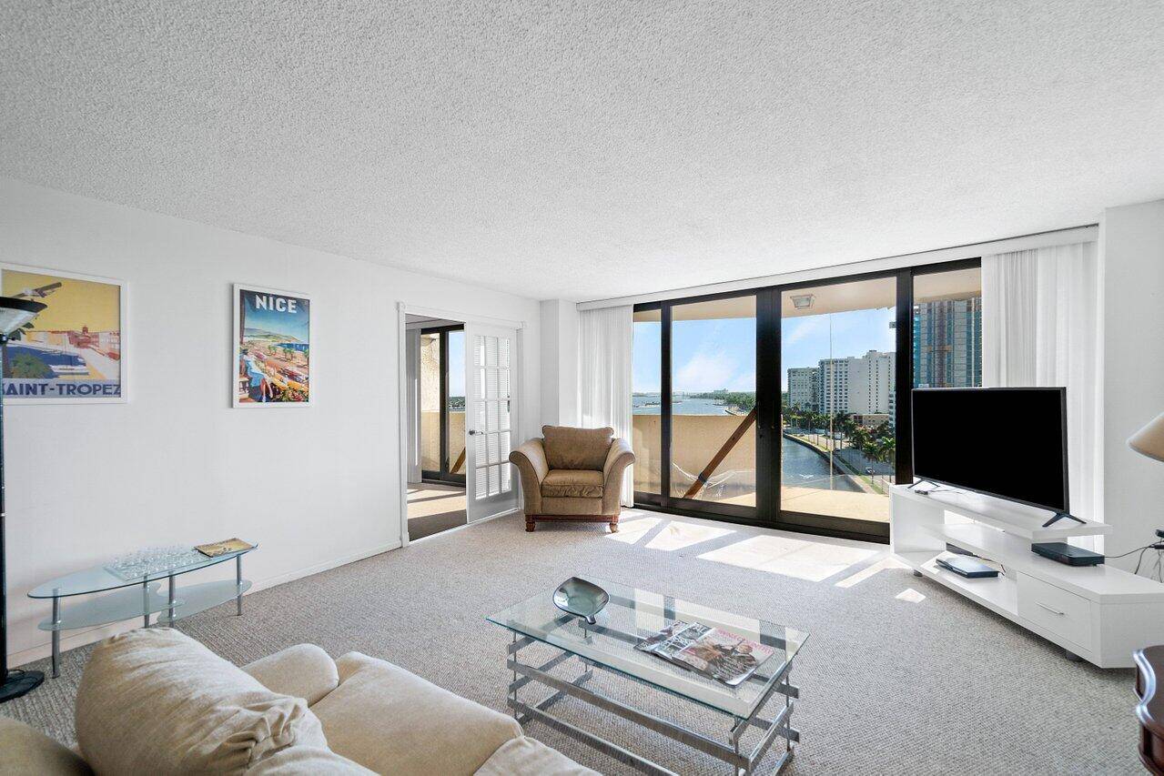 Wonderful 2bd 2ba condo on the 11th floor of the Trianon building which offers a full time manager, 24 hr.