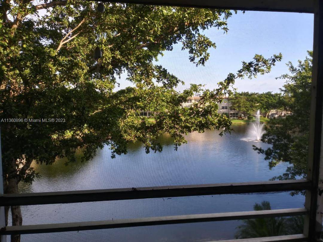 One bedroom one bath. One of the best units in Dogwood Gardens, Club house, Gym, heated swimming pool, large balcony with beautiful and relaxing view of the lake, excellent condition, ...