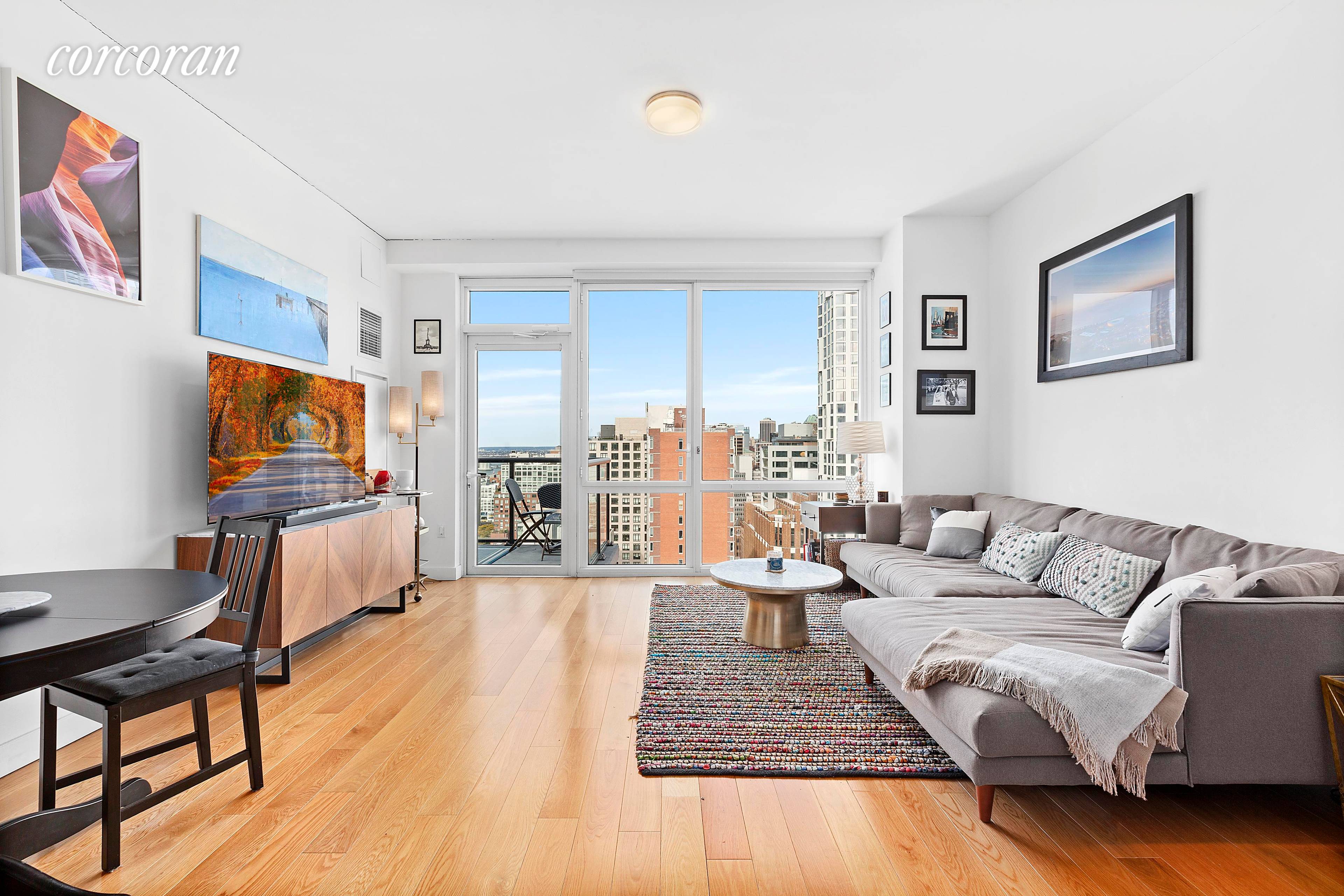 This bright 2 Bed, 1 Bath, with great living area and a balcony with exceptional views of Cobble Hill, Brooklyn Heights, and the statue of liberty !