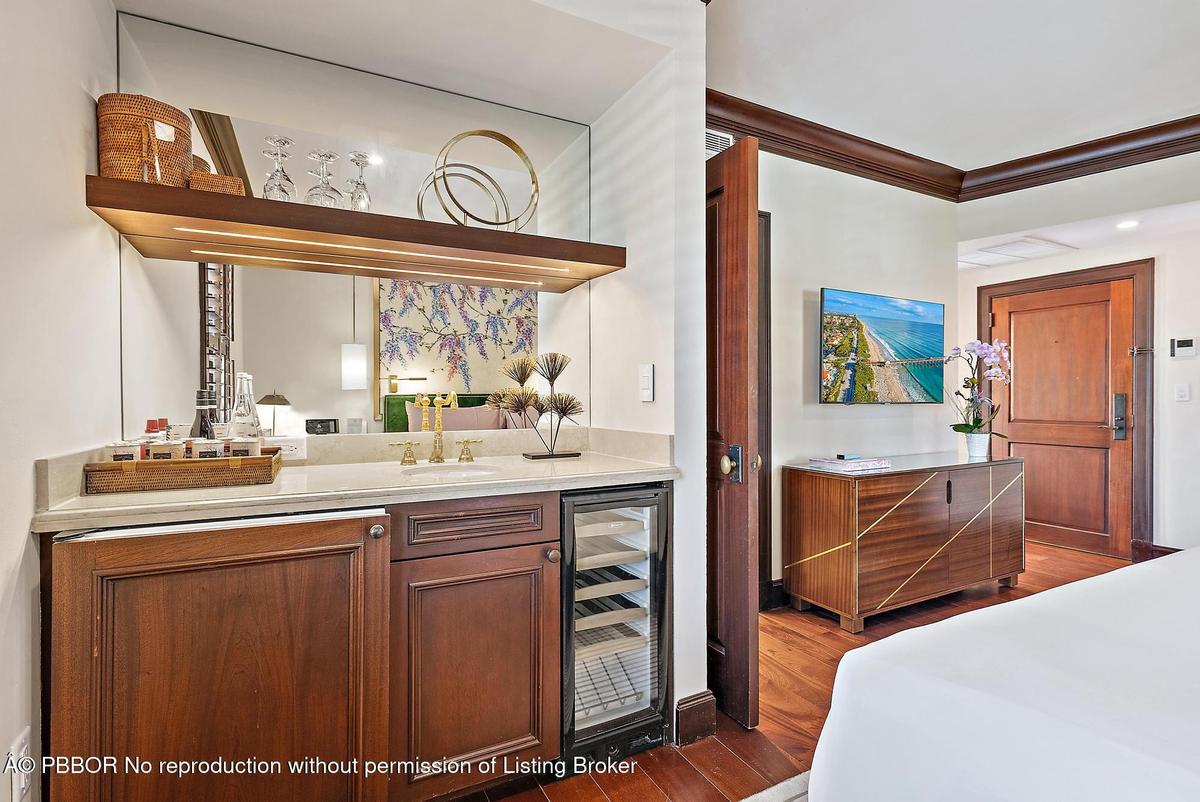 Wet bar