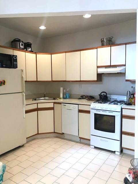 True 3 Bedroom in Upper East Side Eat in Kitchen Room for Table amp ; Chairs Dishwasher Laundry in Building Livingroom can fit Large L Shaped Couch Coffee table Heat ...