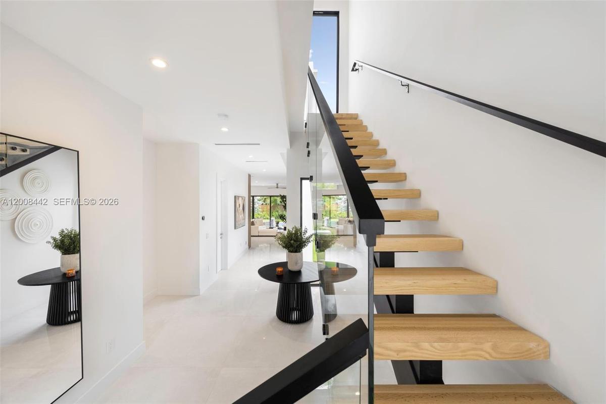 TH A Foyer